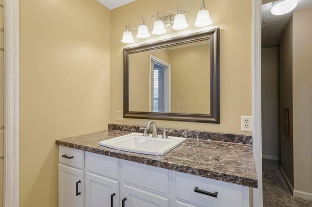 2100 Dunkeld Drive, Grove City, OH 43123