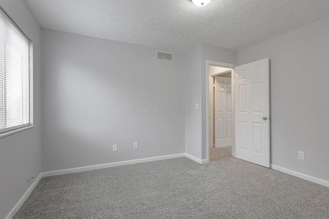 2100 Dunkeld Drive, Grove City, OH 43123