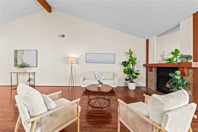 1986 W Bayshore, Anaheim, CA 92801