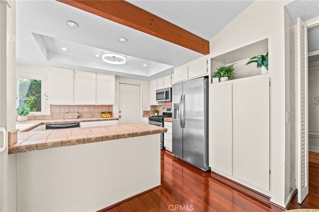 1986 W Bayshore, Anaheim, CA 92801