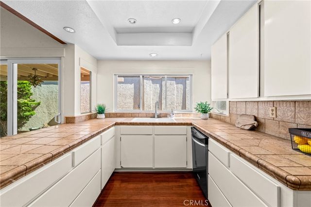 1986 W Bayshore, Anaheim, CA 92801