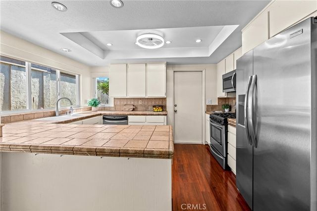1986 W Bayshore, Anaheim, CA 92801