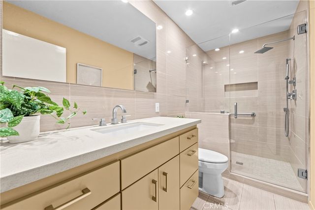 1986 W Bayshore, Anaheim, CA 92801