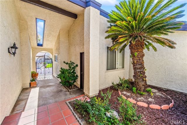 1986 W Bayshore, Anaheim, CA 92801