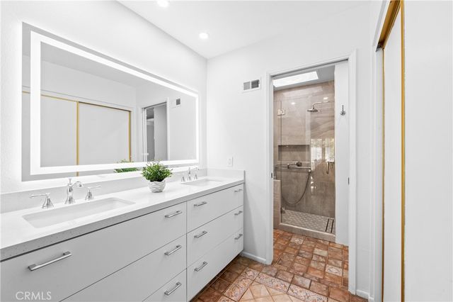 1986 W Bayshore, Anaheim, CA 92801