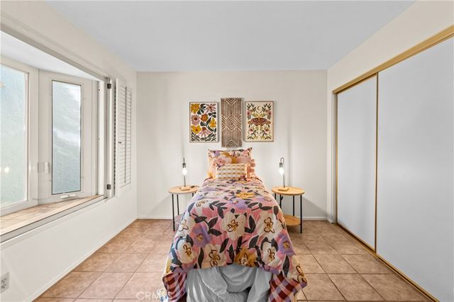 1986 W Bayshore, Anaheim, CA 92801