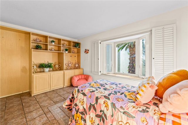 1986 W Bayshore, Anaheim, CA 92801