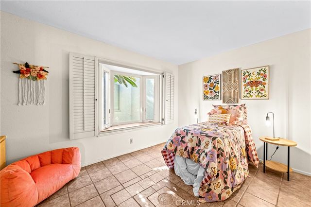 1986 W Bayshore, Anaheim, CA 92801