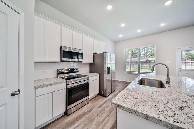 1452 Glenoaks Drive, Conroe, TX 77385