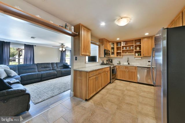 2 JOLLYBROOK RD, Levittown, PA 19056