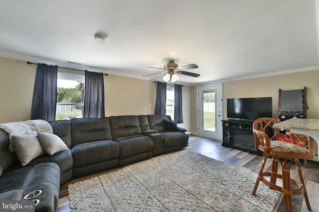 2 JOLLYBROOK RD, Levittown, PA 19056