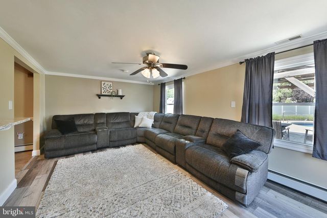 2 JOLLYBROOK RD, Levittown, PA 19056