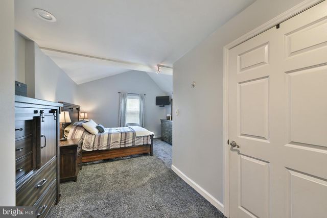 2 JOLLYBROOK RD, Levittown, PA 19056
