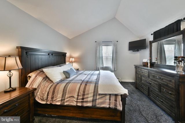2 JOLLYBROOK RD, Levittown, PA 19056