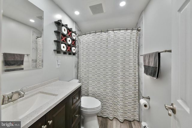 2 JOLLYBROOK RD, Levittown, PA 19056
