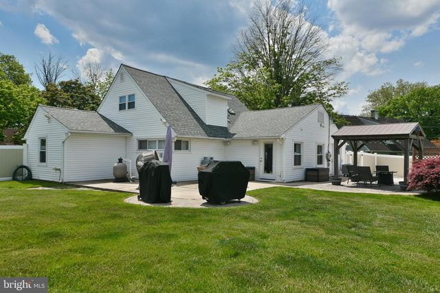 2 JOLLYBROOK RD, Levittown, PA 19056