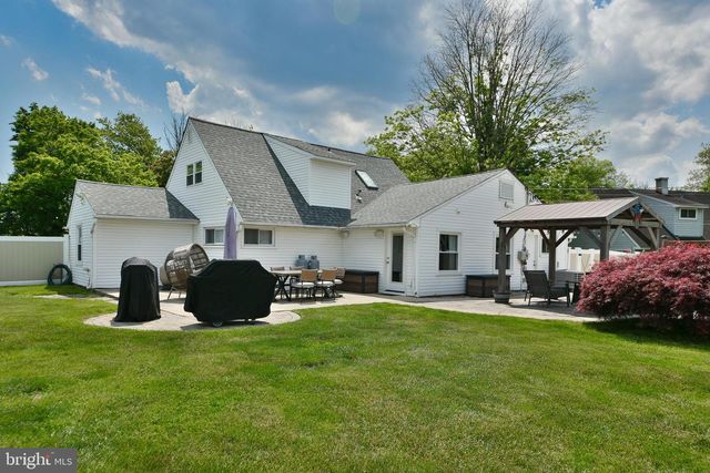 2 JOLLYBROOK RD, Levittown, PA 19056