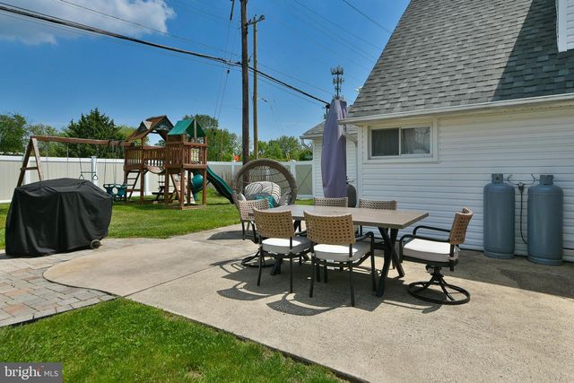 2 JOLLYBROOK RD, Levittown, PA 19056