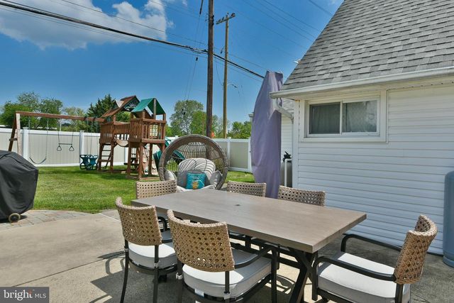 2 JOLLYBROOK RD, Levittown, PA 19056