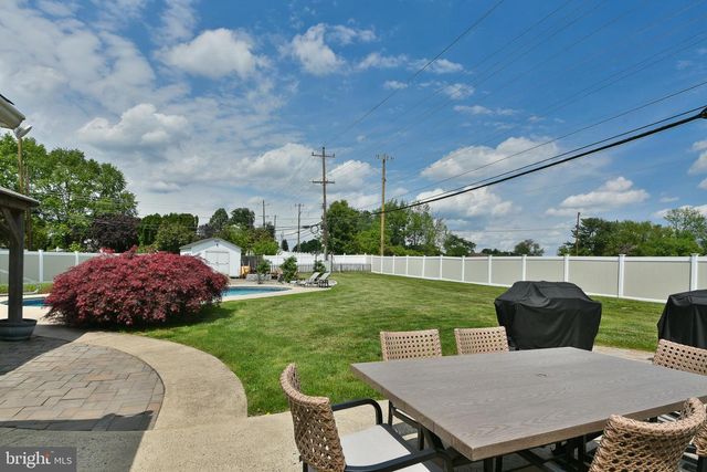 2 JOLLYBROOK RD, Levittown, PA 19056
