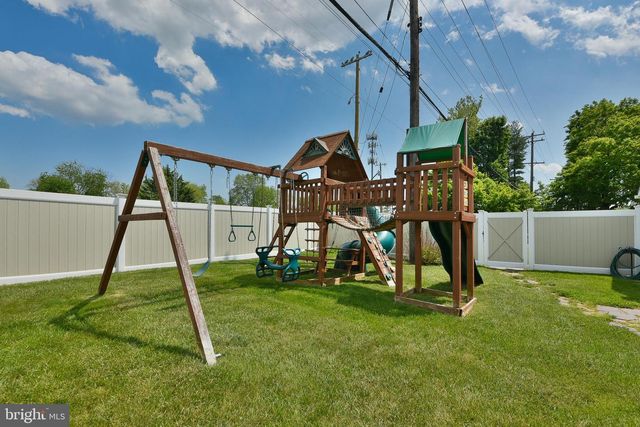 2 JOLLYBROOK RD, Levittown, PA 19056