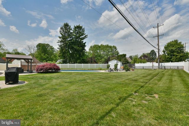 2 JOLLYBROOK RD, Levittown, PA 19056