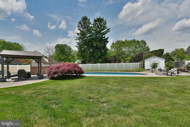 2 JOLLYBROOK RD, Levittown, PA 19056