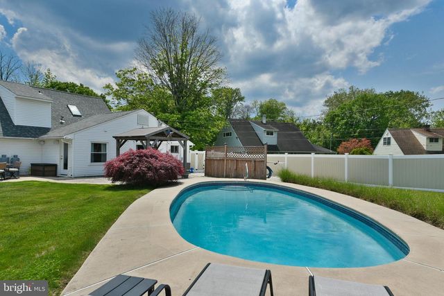 2 JOLLYBROOK RD, Levittown, PA 19056