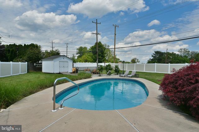2 JOLLYBROOK RD, Levittown, PA 19056