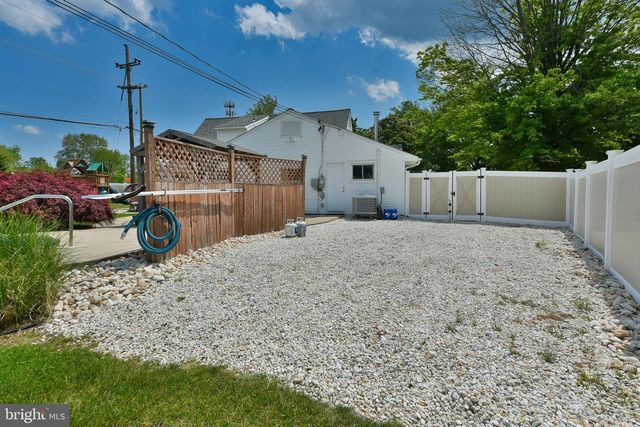2 JOLLYBROOK RD, Levittown, PA 19056