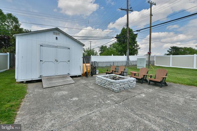 2 JOLLYBROOK RD, Levittown, PA 19056