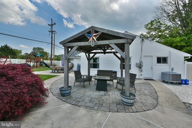 2 JOLLYBROOK RD, Levittown, PA 19056