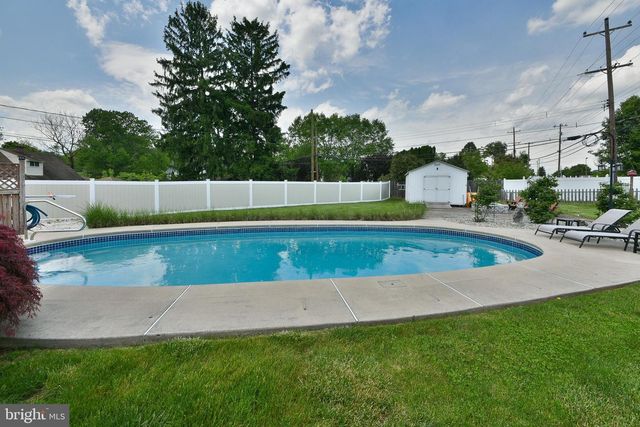 2 JOLLYBROOK RD, Levittown, PA 19056