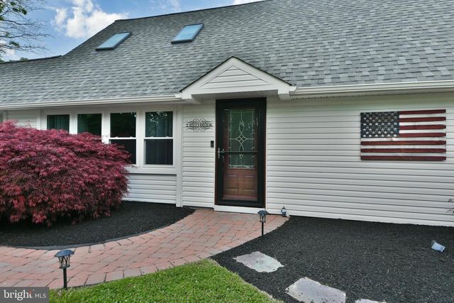 2 JOLLYBROOK RD, Levittown, PA 19056