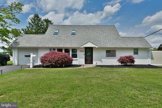 2 JOLLYBROOK RD, Levittown, PA 19056