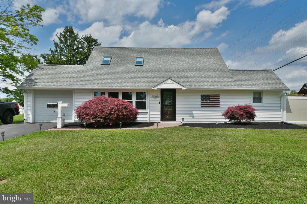 2 JOLLYBROOK RD, Levittown, PA 19056