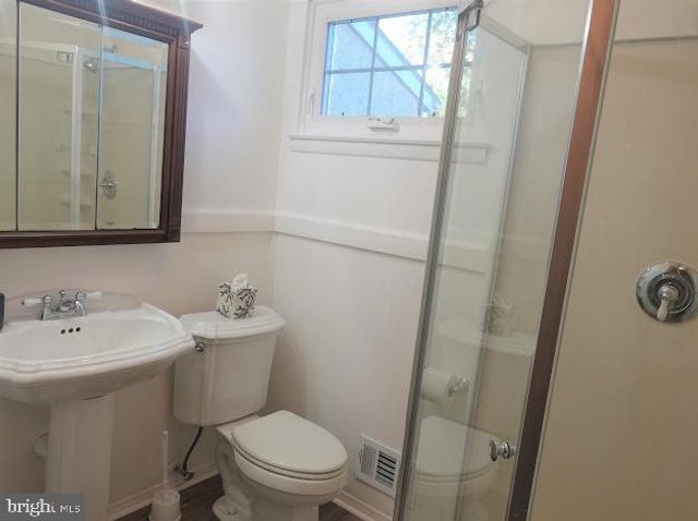 5 CHRISTOPHER RD, Voorhees, NJ 08043