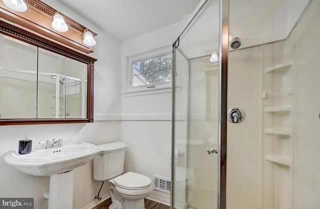 5 CHRISTOPHER RD, Voorhees, NJ 08043