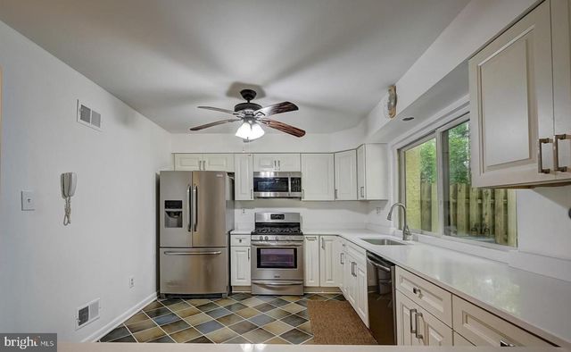 5 CHRISTOPHER RD, Voorhees, NJ 08043