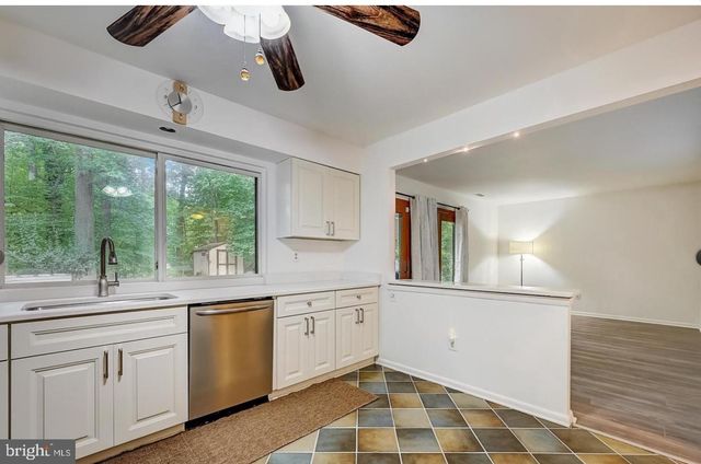 5 CHRISTOPHER RD, Voorhees, NJ 08043