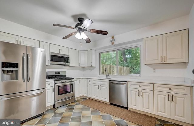 5 CHRISTOPHER RD, Voorhees, NJ 08043