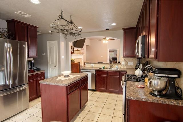 8134 Silent Deep Drive, Rosenberg, TX 77469