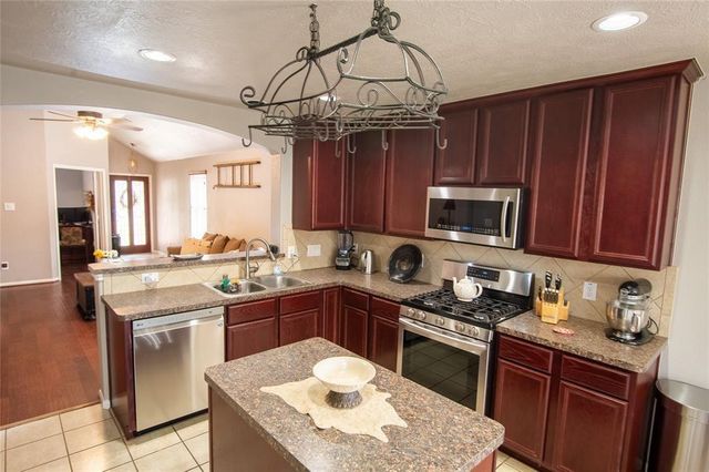 8134 Silent Deep Drive, Rosenberg, TX 77469