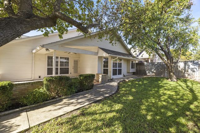 129 Los Cedros Loop, Kerrville, TX 78028