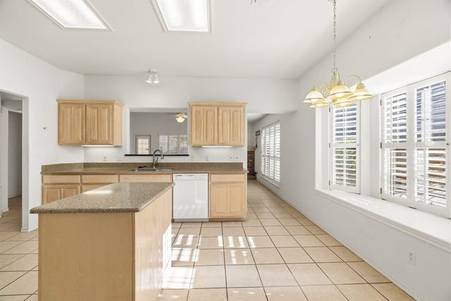 129 Los Cedros Loop, Kerrville, TX 78028