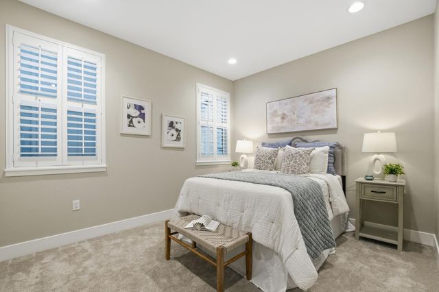 101 Willow Oak Dr, Pleasant Hill, CA 94523