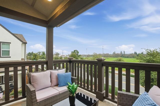 101 Willow Oak Dr, Pleasant Hill, CA 94523