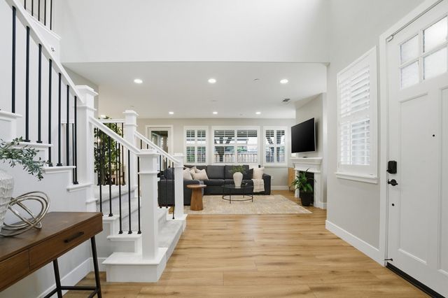 101 Willow Oak Dr, Pleasant Hill, CA 94523