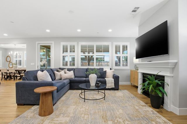 101 Willow Oak Dr, Pleasant Hill, CA 94523