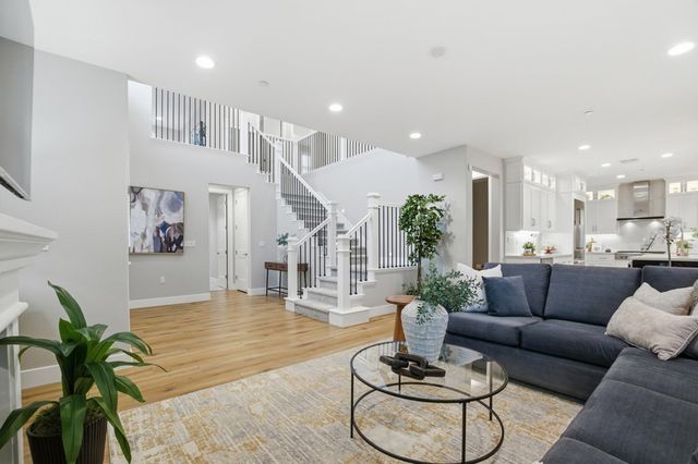 101 Willow Oak Dr, Pleasant Hill, CA 94523